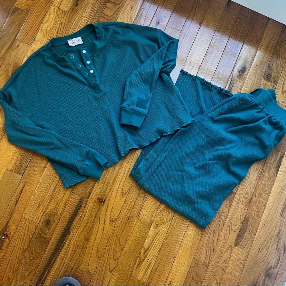 Two-Piece Lounge Set - Picture 2 of 4